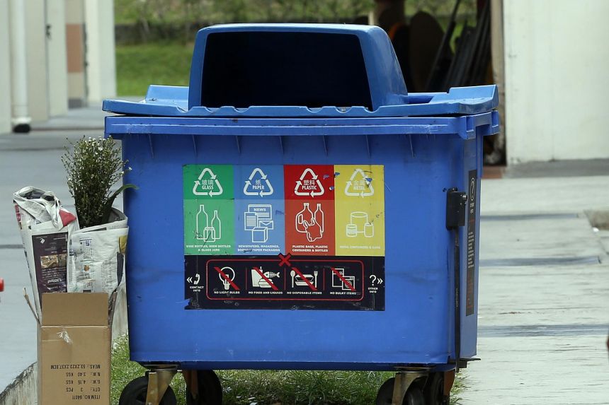 Thùng đựng rác tái chế ở Singapore