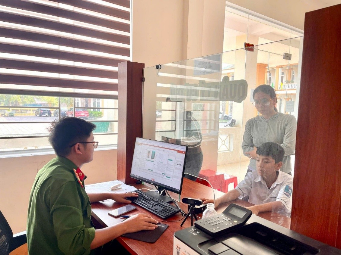 A group of people sitting at a desk

Description automatically generated