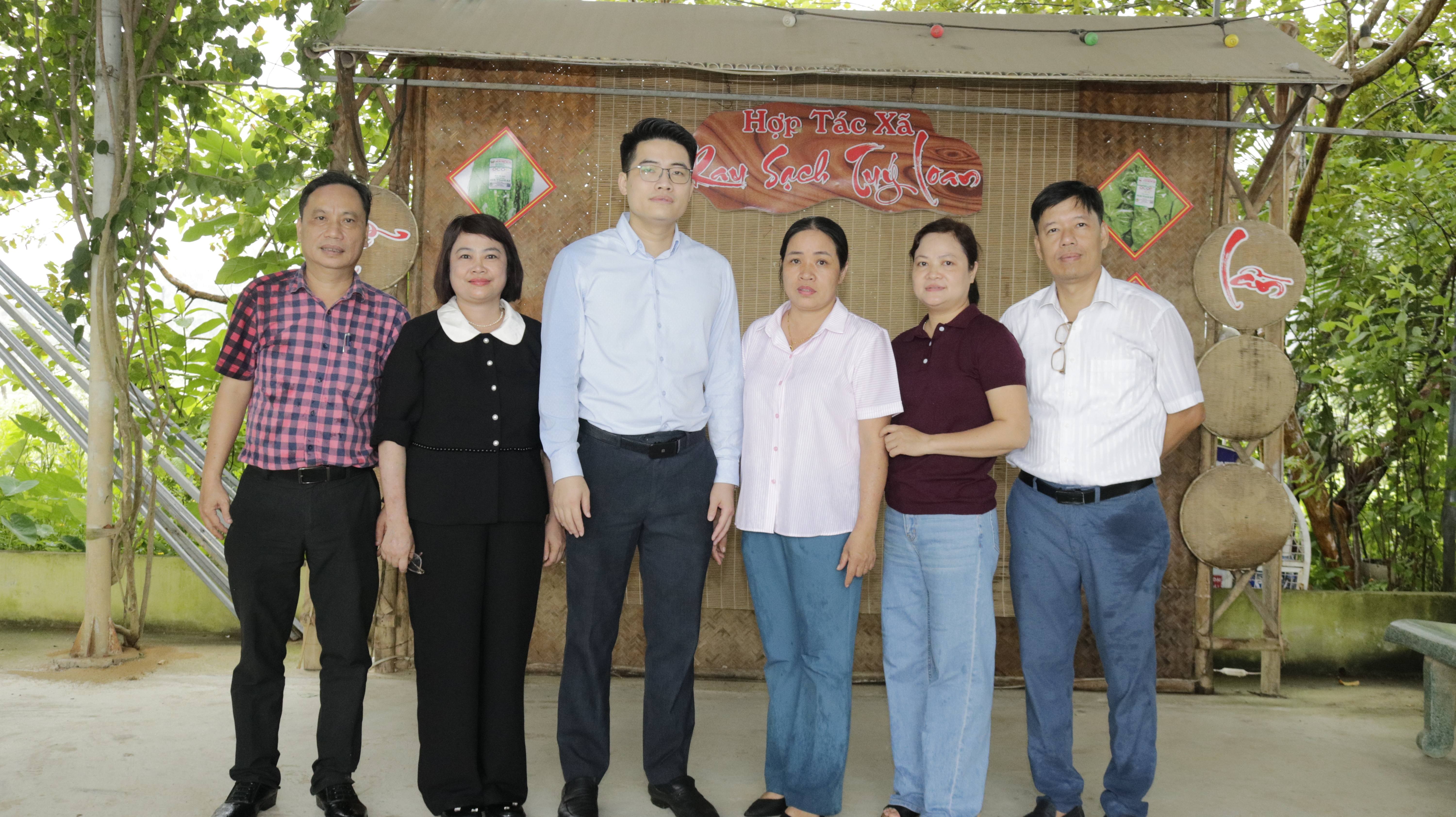 chup-anh-luu-niem-imageforge-1793179102.jpg