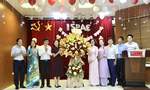 ISPAE rực rỡ sắc hoa chào mừng Ngày Phụ nữ Việt Nam