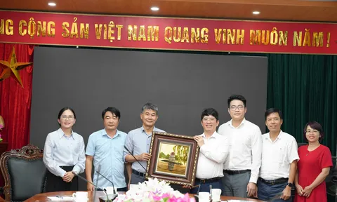 Tạp chí Môi trường làm việc với Sở Nông nghiệp và Môi trường tỉnh Hưng Yên