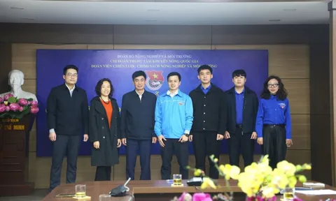 Đoàn Thanh niên khối 16 Thụy Khuê tổ chức Lễ chào cờ và giới thiệu đoàn viên ưu tú cho Đảng