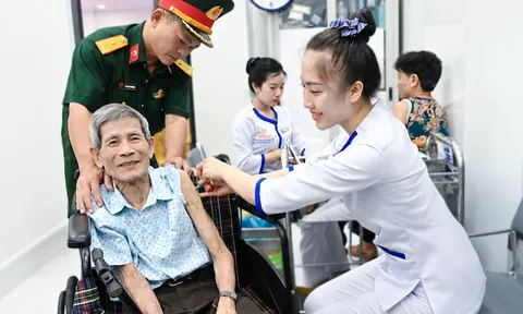 Hơn 10 tỷ đồng từ VNVC “tiếp sức” đặc khu Côn Đảo nâng cao năng lực y tế dự phòng, bảo vệ sức khỏe toàn quân dân