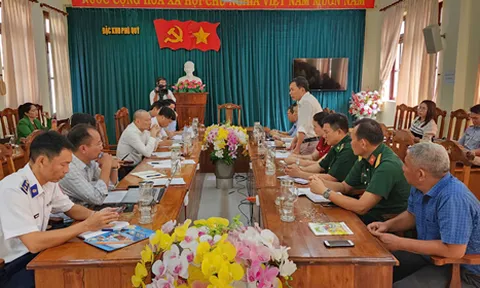 Khảo sát, nắm bắt tình hình các hoạt động trên biển và ven bờ khu vực biển tại Đặc khu Phú Quý