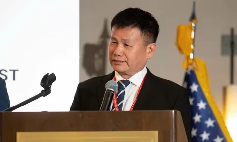 Doanh nhân Phạm Hồng Điệp nhận danh hiệu Viện sĩ Danh dự của International American University